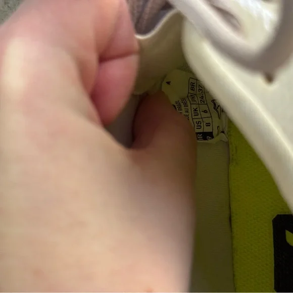 Veja• Womens Shoe’s - Picture 2 of 6